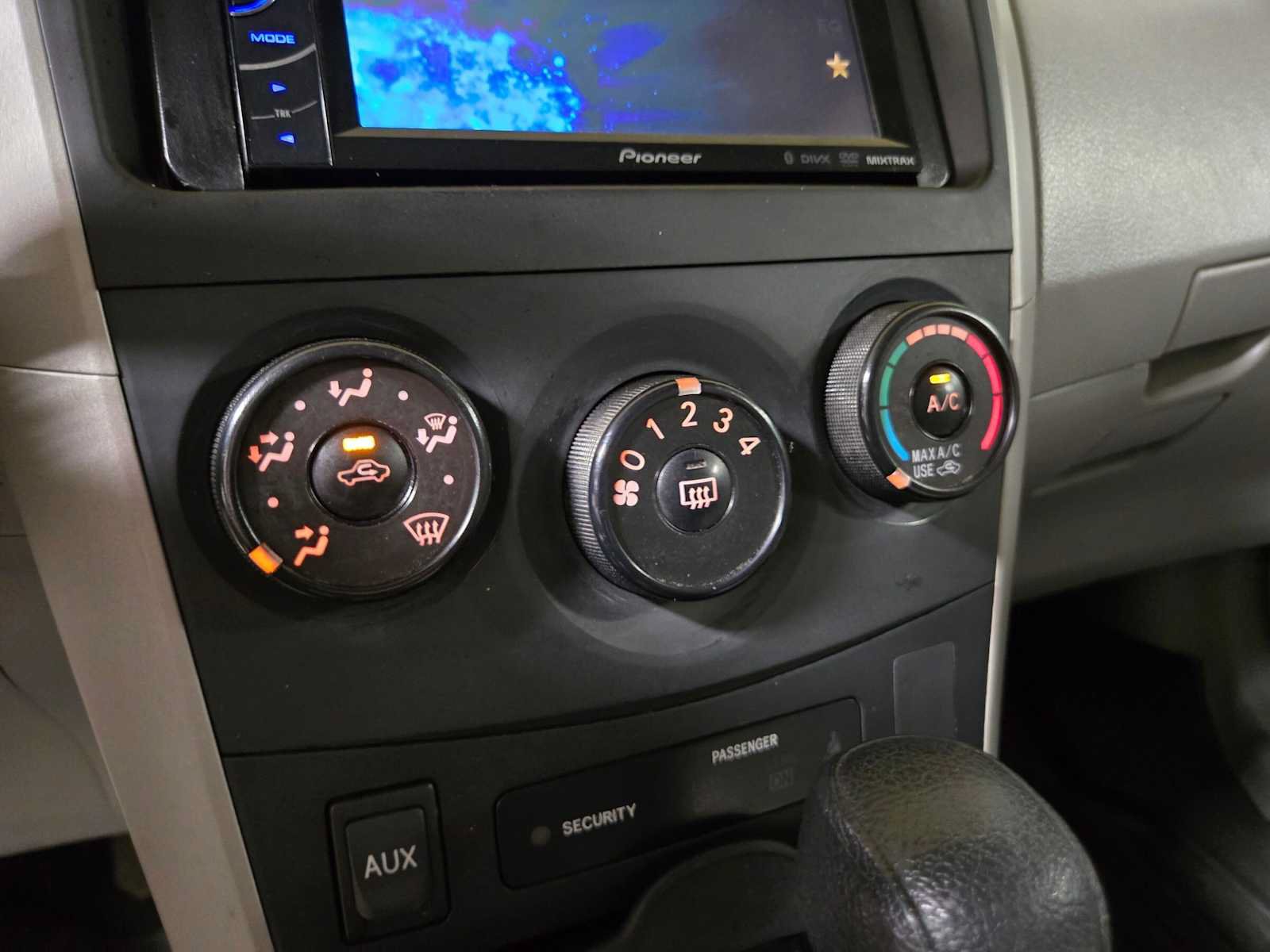 Used 2013 Toyota Corolla L FWD image 26