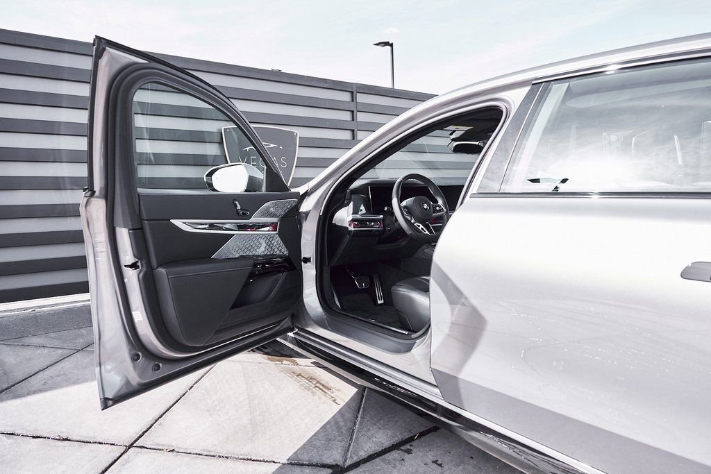 Used 2024 BMW 760i xDrive image 30