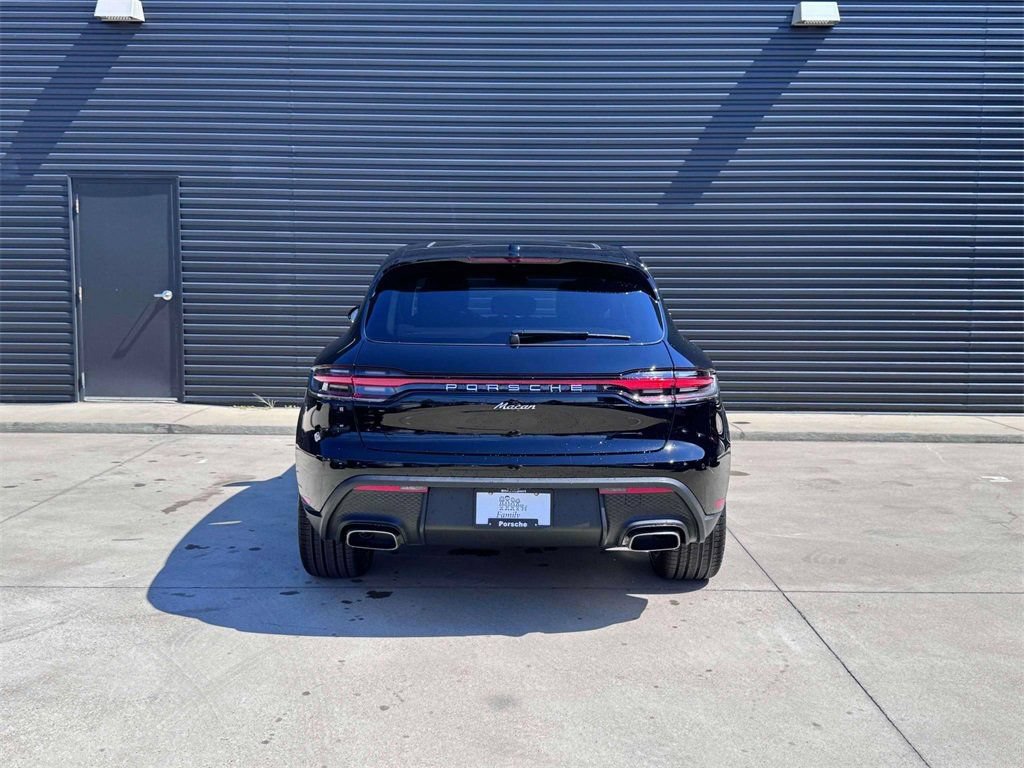 Certified 2025 Porsche Macan AWD/4WD image 7