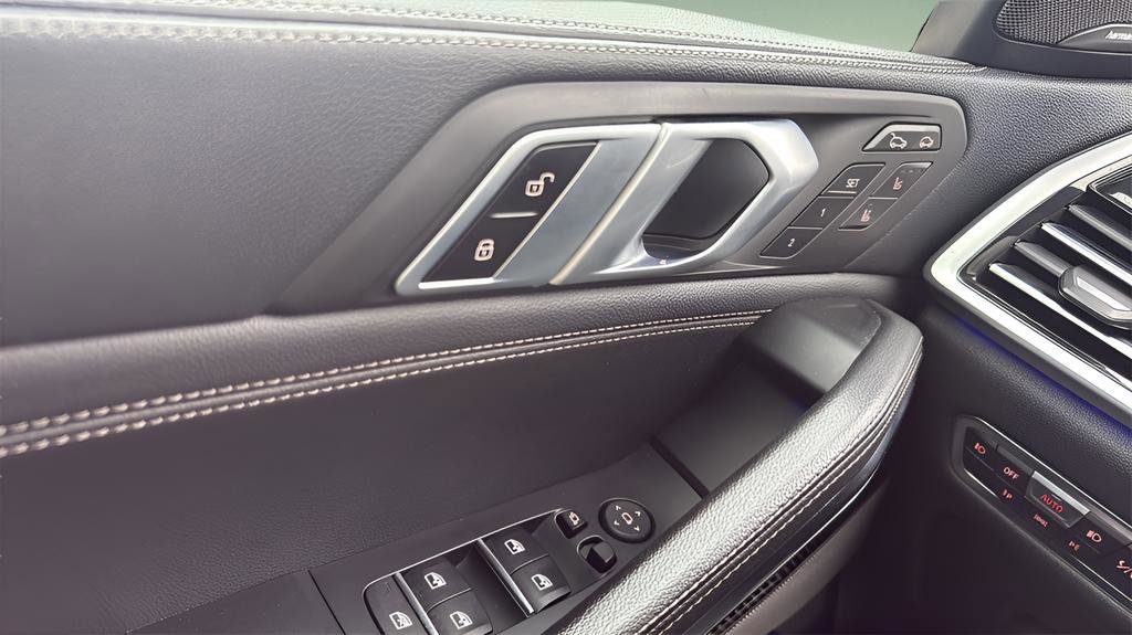 Used 2020 BMW X6 M50i w/ Executive Package image 24
