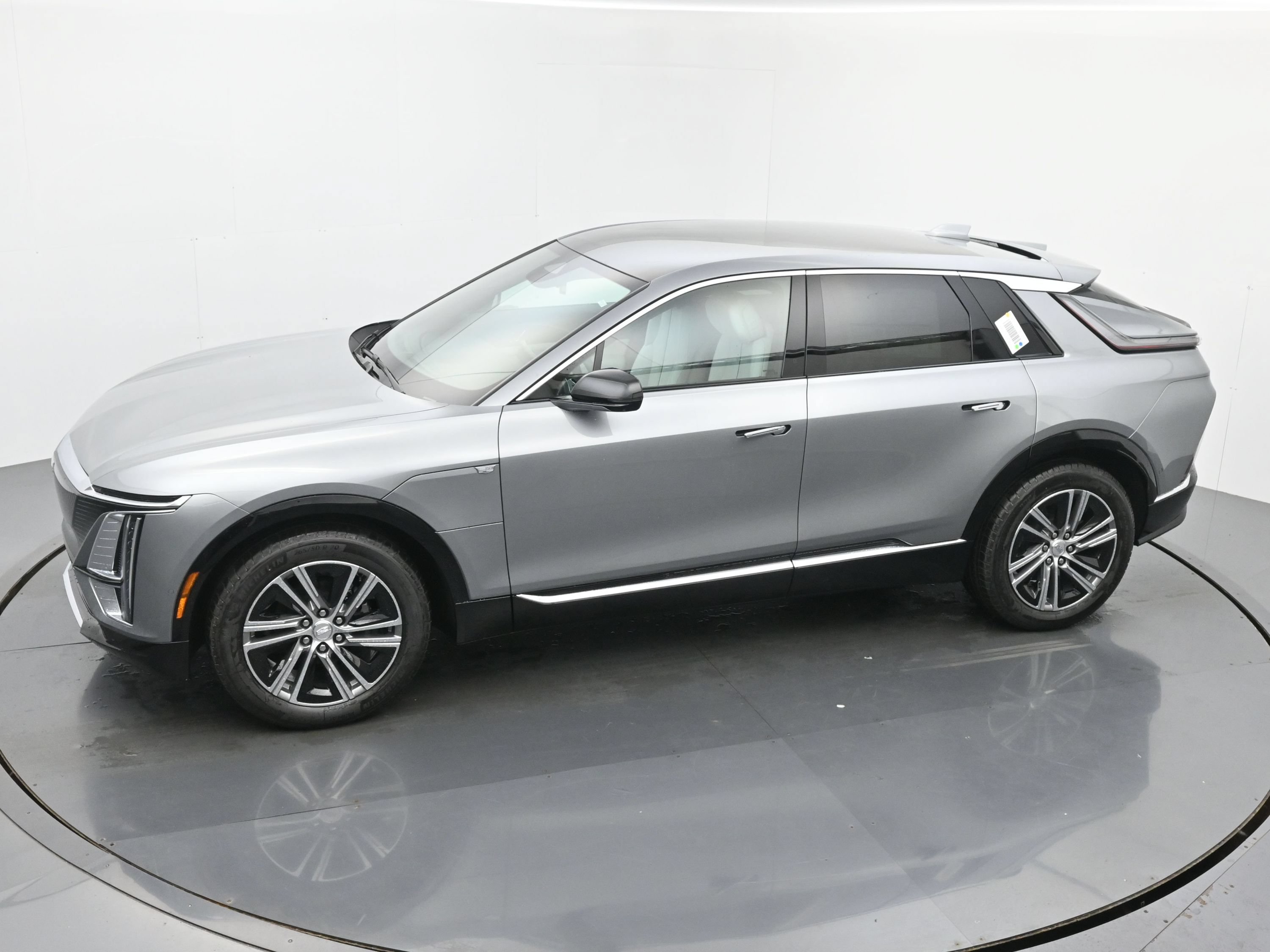New 2026 Cadillac Lyriq Luxury w/ LPO, Floor Liner Package AWD/4WD image 24