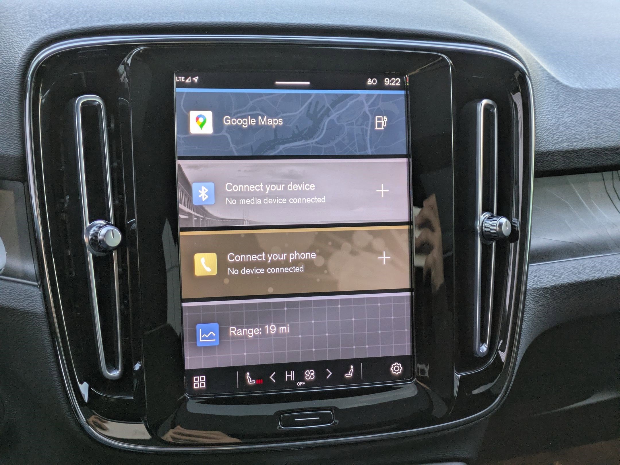 Certified 2023 Volvo XC40 Recharge Plus image 19