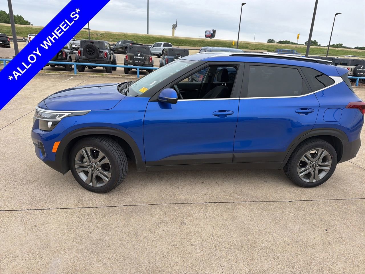 Used 2021 Kia Seltos S FWD image 2