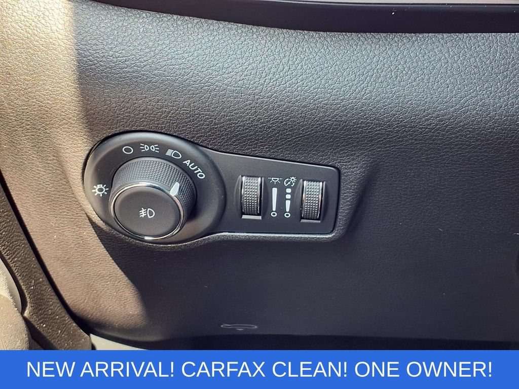 Used 2025 Jeep Compass Limited AWD/4WD image 17