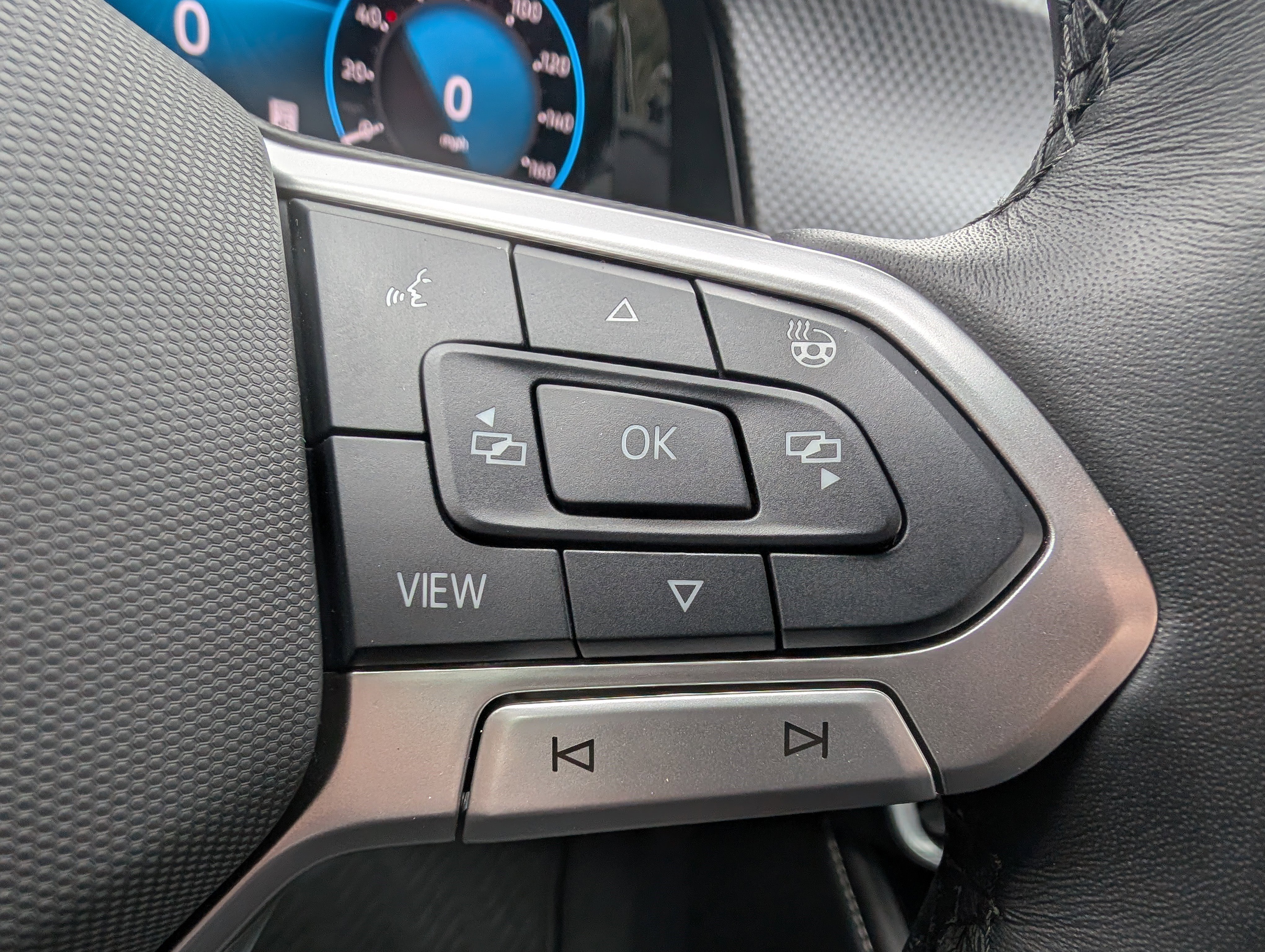 Used 2025 Volkswagen Atlas Cross Sport SEL Premium R-Line image 35