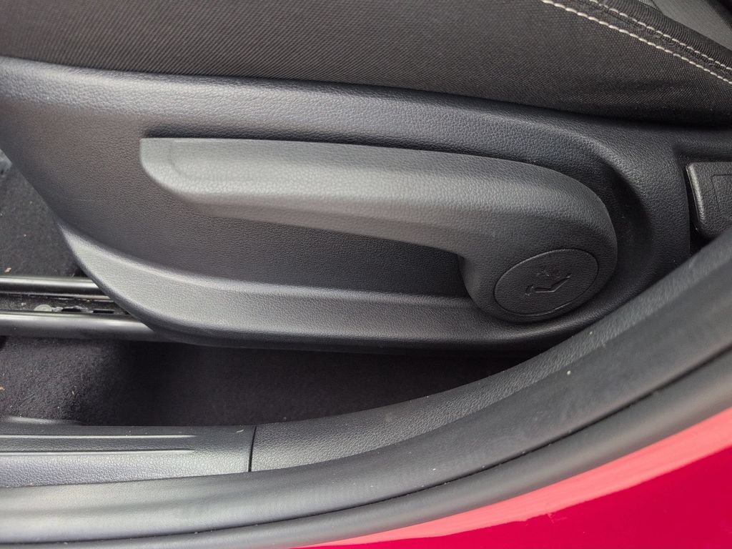 Used 2025 Hyundai Venue SEL FWD image 14