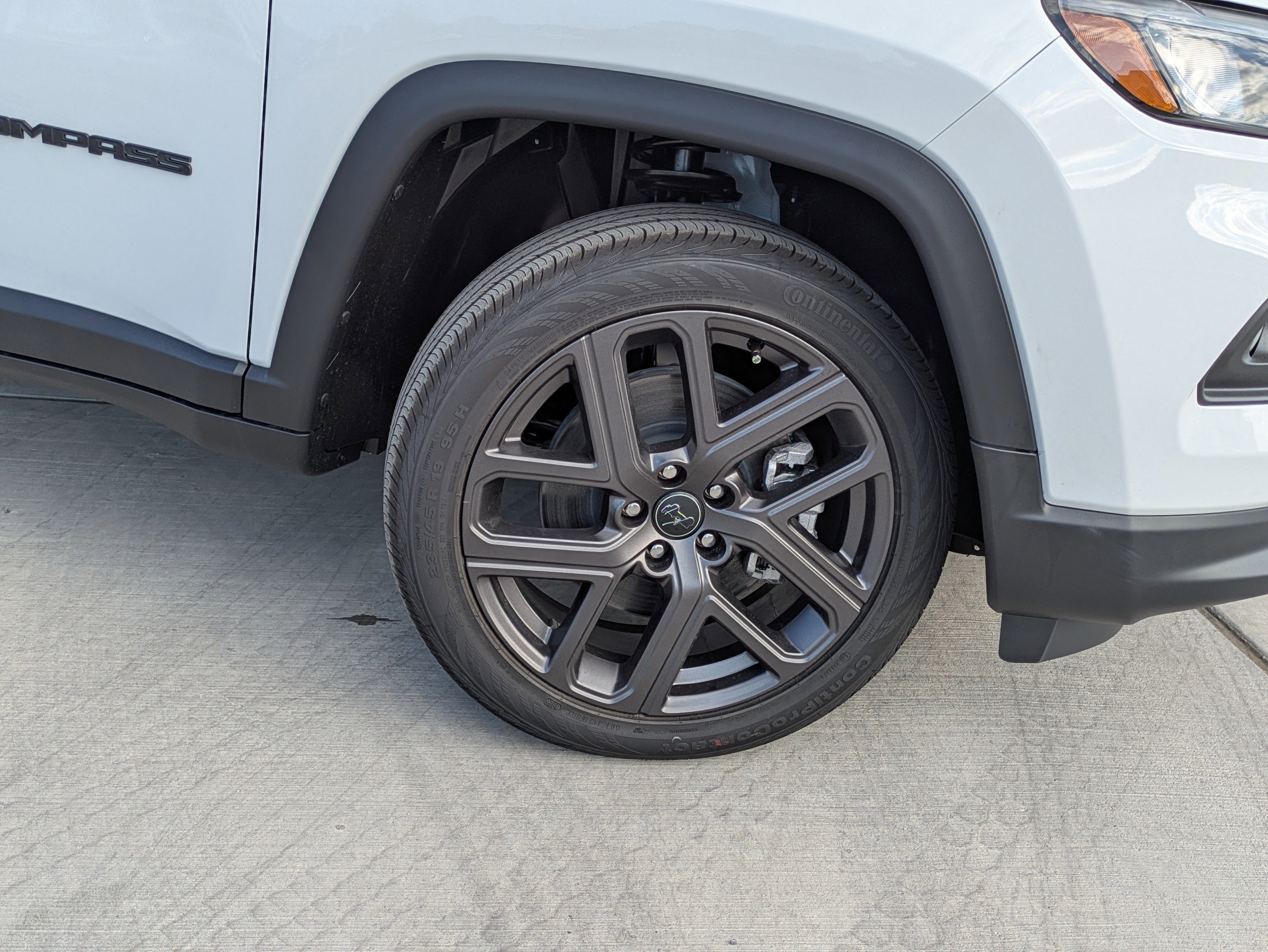 New 2026 Jeep Compass Latitude image 9
