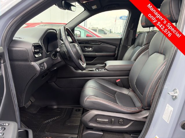 Used 2025 Honda Pilot TrailSport image 17