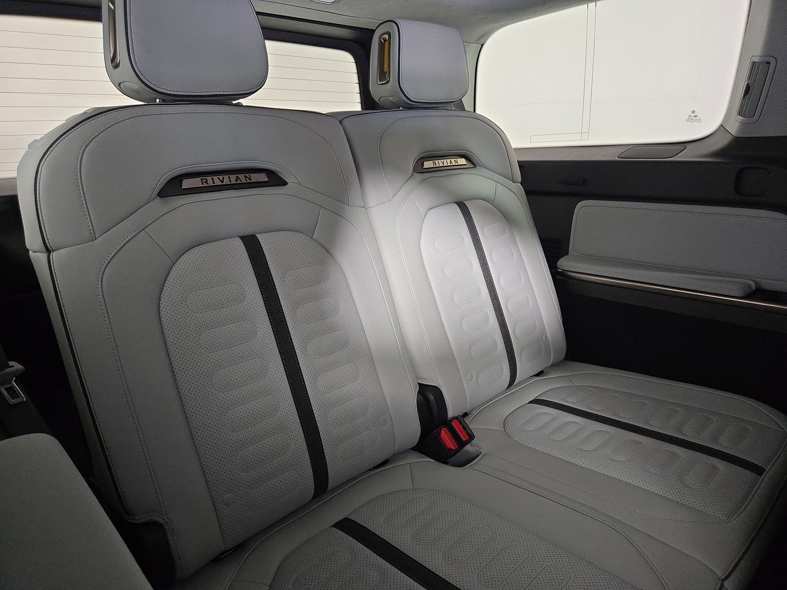 Used 2024 Rivian R1S Adventure image 24