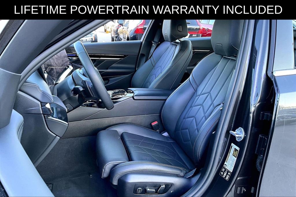 Used 2025 BMW 530i xDrive image 33