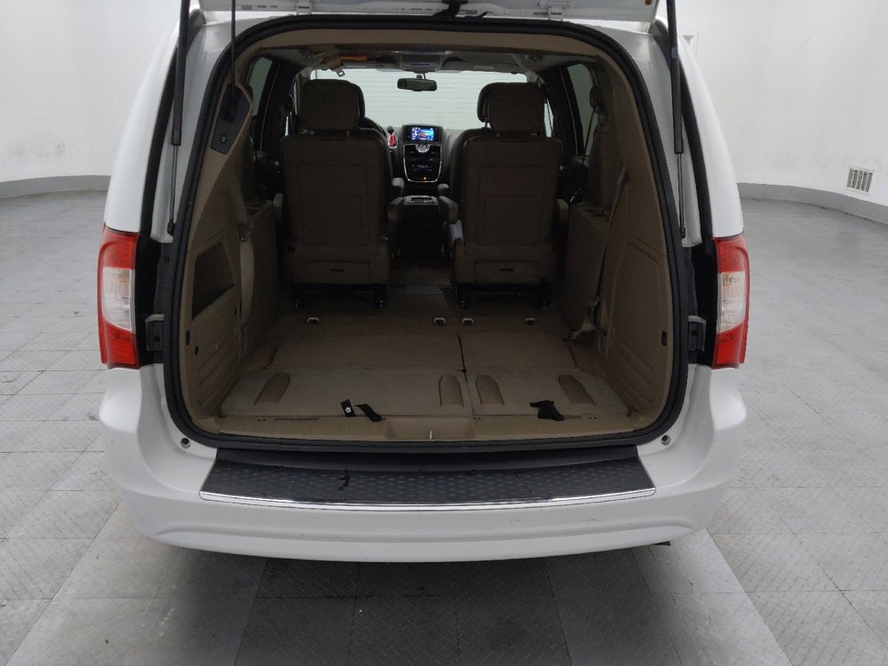 Used 2016 Chrysler Town & Country Touring w/ Driver Convenience Group image 29