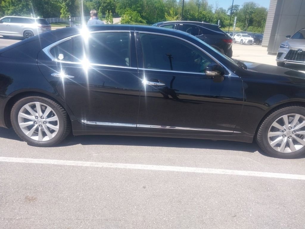 Used 2011 Lexus LS 460 AWD w/ Comfort Plus Pkg image 2