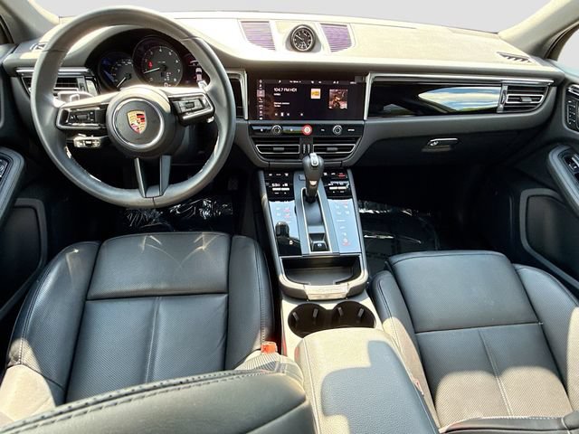 Certified 2025 Porsche Macan AWD/4WD image 16