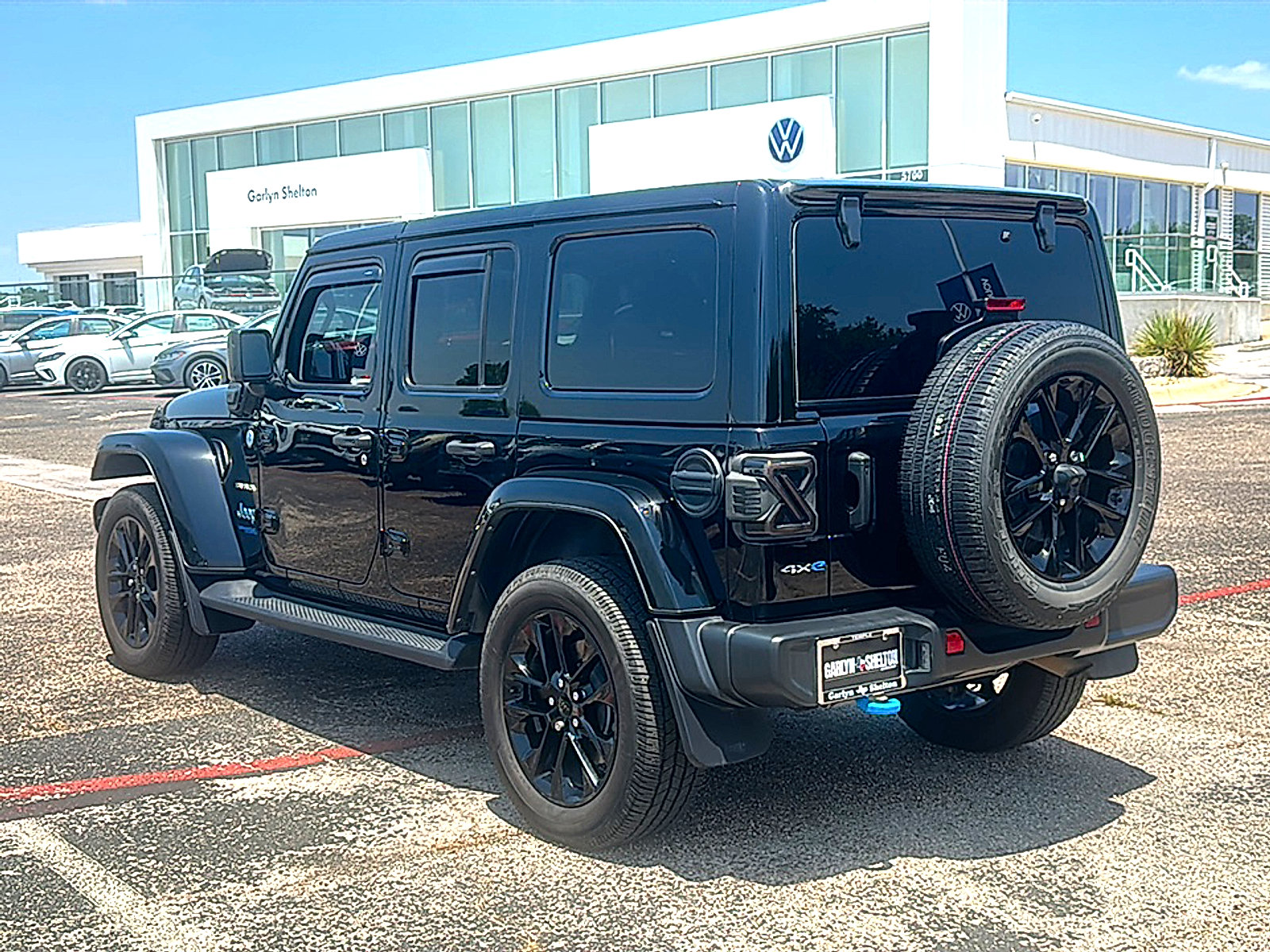 Used 2022 Jeep Wrangler Unlimited Sahara w/ Cold Weather Group AWD/4WD image 6