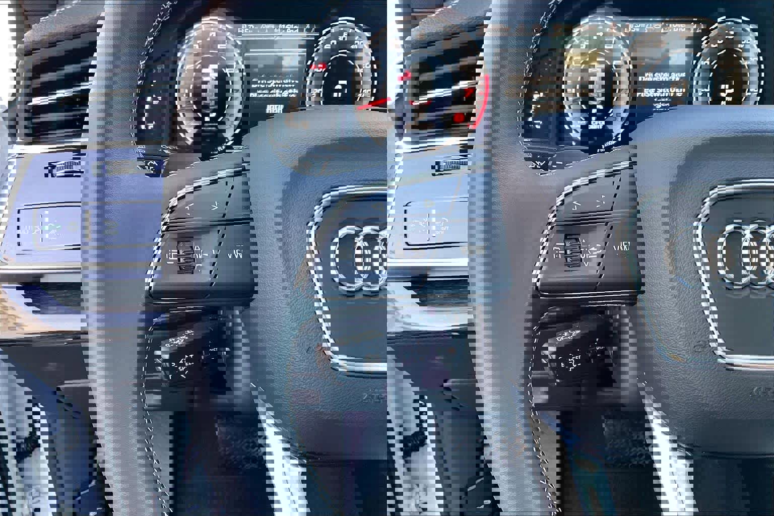 Used 2025 Audi Q8 Premium Plus image 23