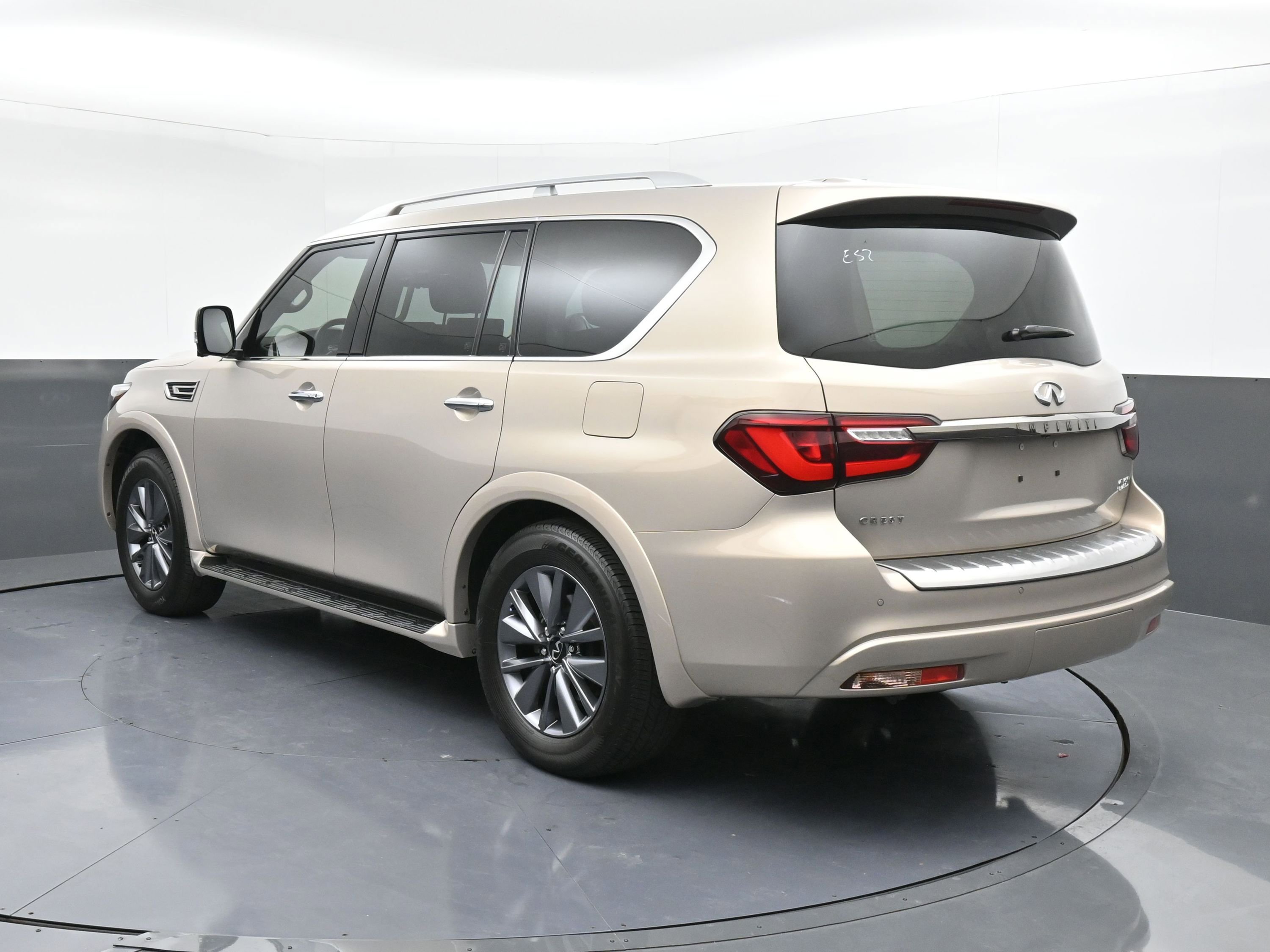 Used 2023 INFINITI QX80 Premium Select w/ All-Season Package image 6