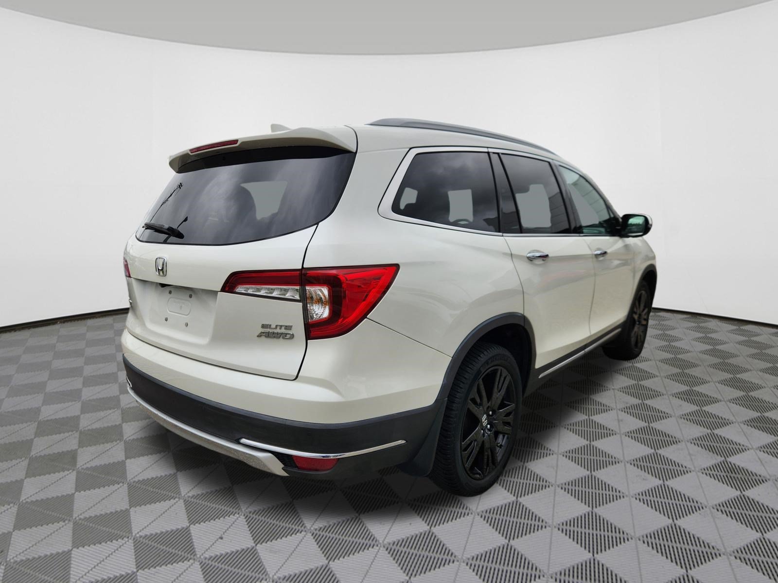 Used 2019 Honda Pilot Elite image 4