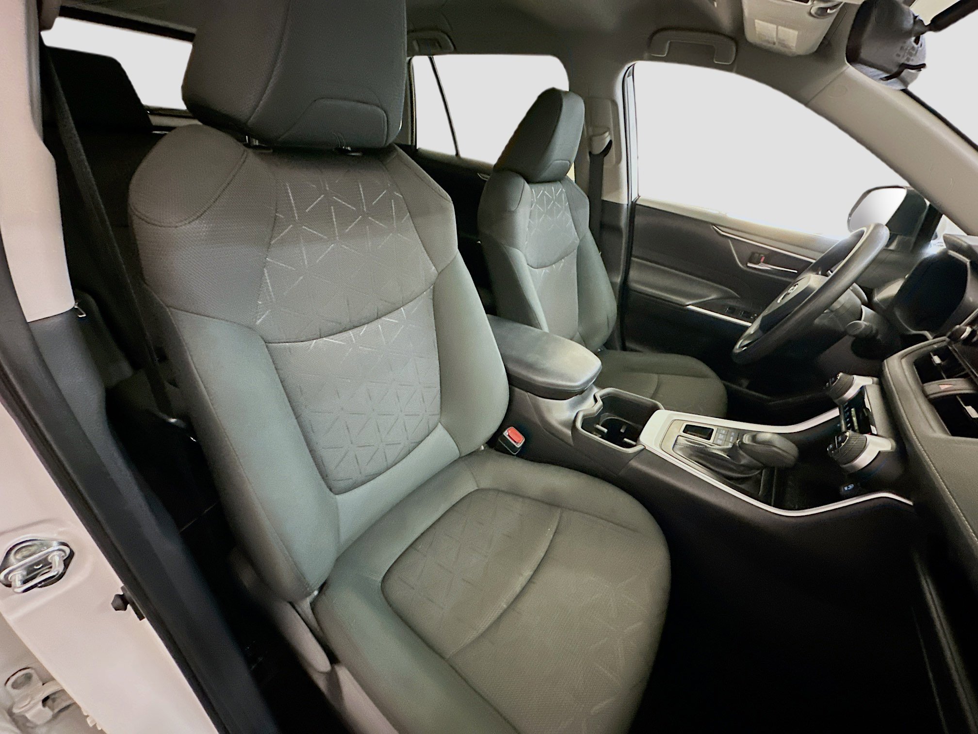 Used 2024 Toyota RAV4 XLE image 32