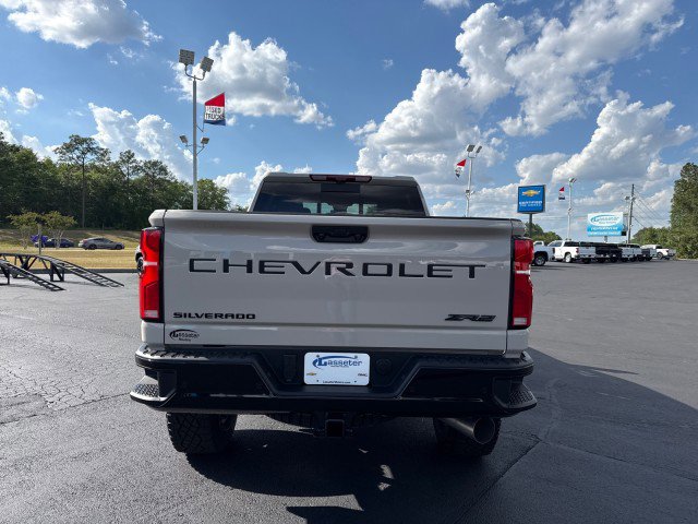 New 2026 Chevrolet Silverado 2500 ZR2 w/ LPO, Dark Essentials Package AWD/4WD image 4