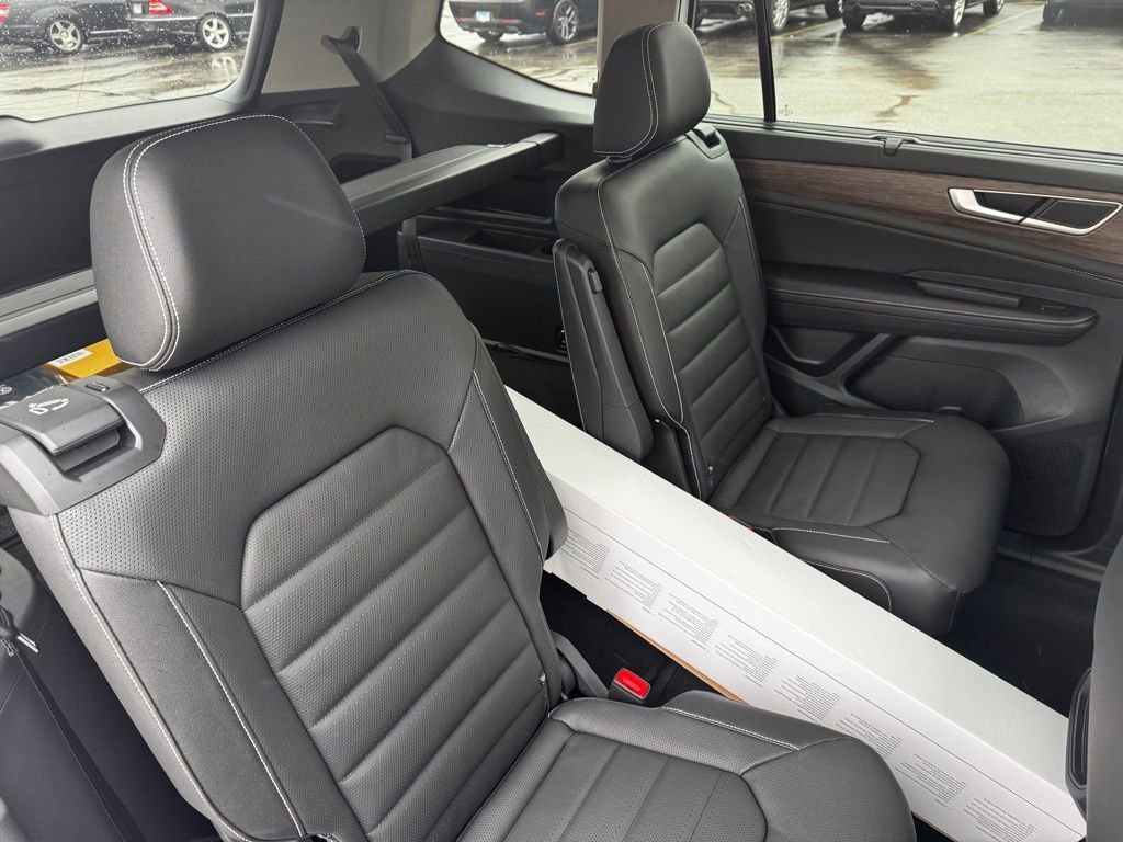 Used 2025 Volkswagen Atlas SEL AWD/4WD image 43