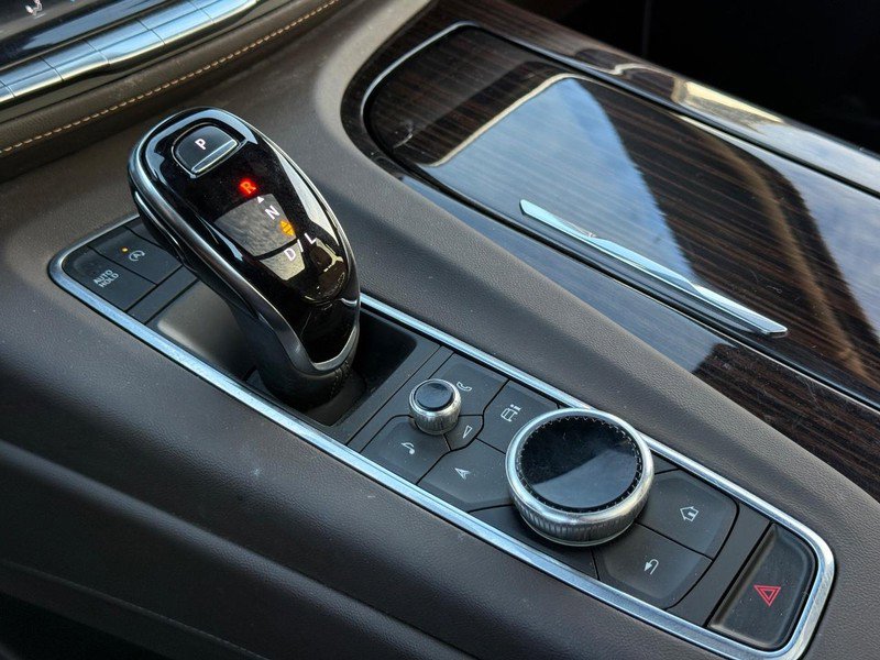 Used 2023 Cadillac Escalade Premium Luxury image 21