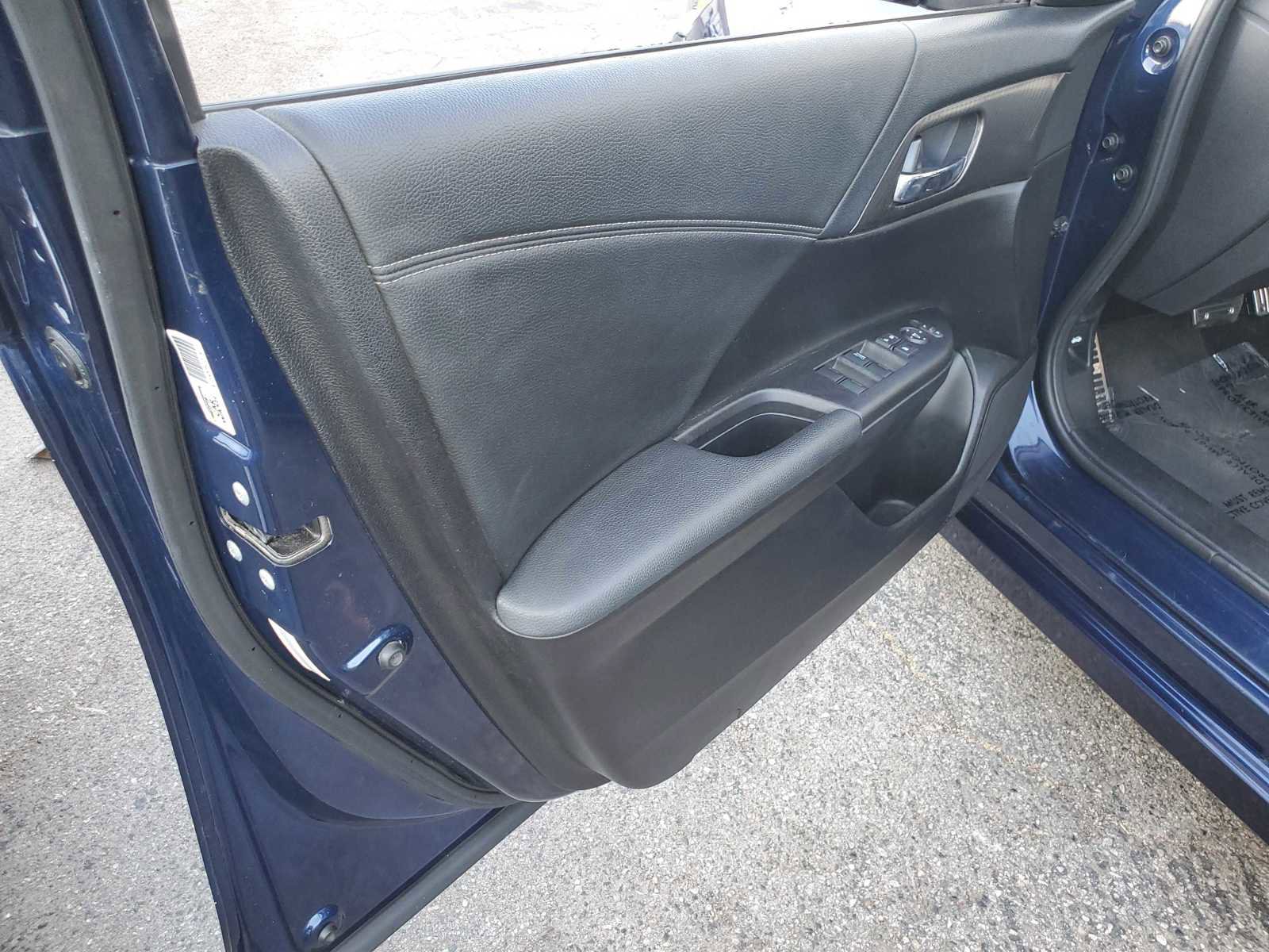 Used 2017 Honda Accord Sport image 18