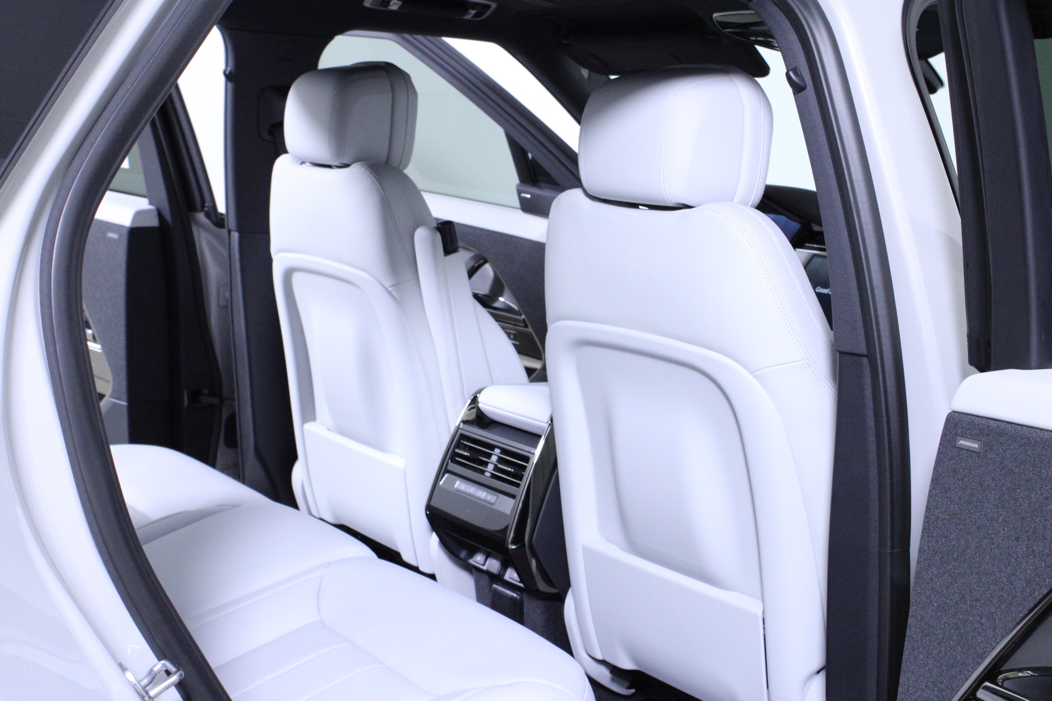 New 2026 Land Rover Range Rover Sport SE image 11