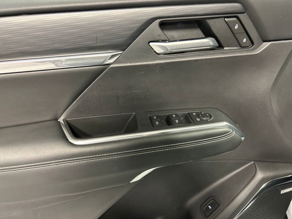 Used 2025 GMC Acadia Elevation image 14