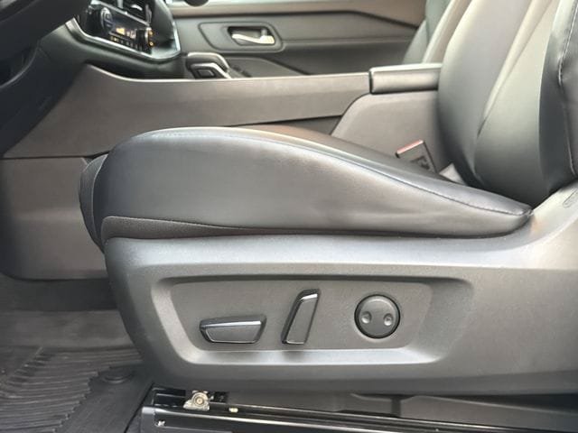 Used 2023 Nissan Rogue SV w/ SV Premium Package FWD image 22