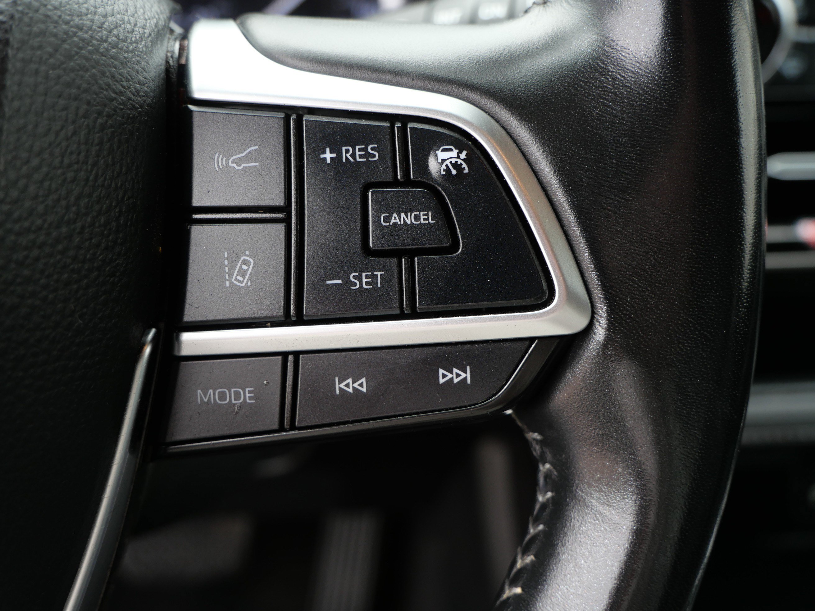Used 2021 Toyota Highlander XLE AWD/4WD image 28