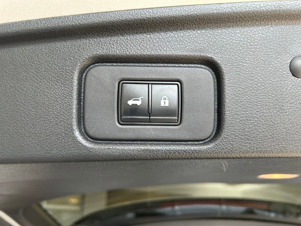 Used 2022 Nissan Pathfinder SV w/ SV Premium Package image 27