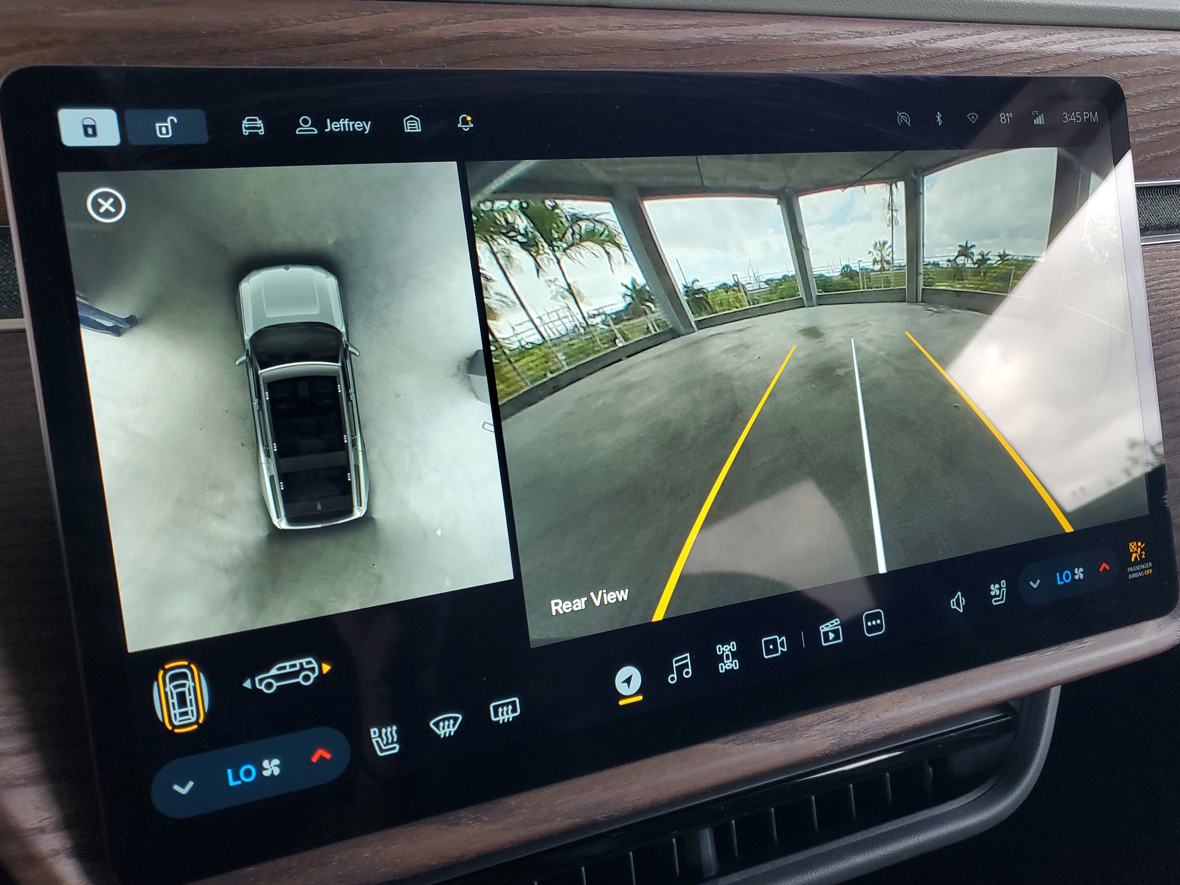 Used 2024 Rivian R1S Adventure image 28