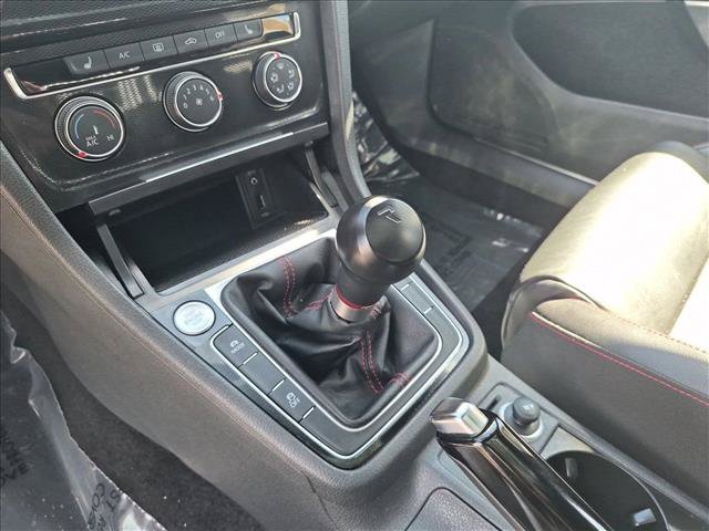 Used 2016 Volkswagen GTI SE w/ Lighting Package (SEL) FWD image 12