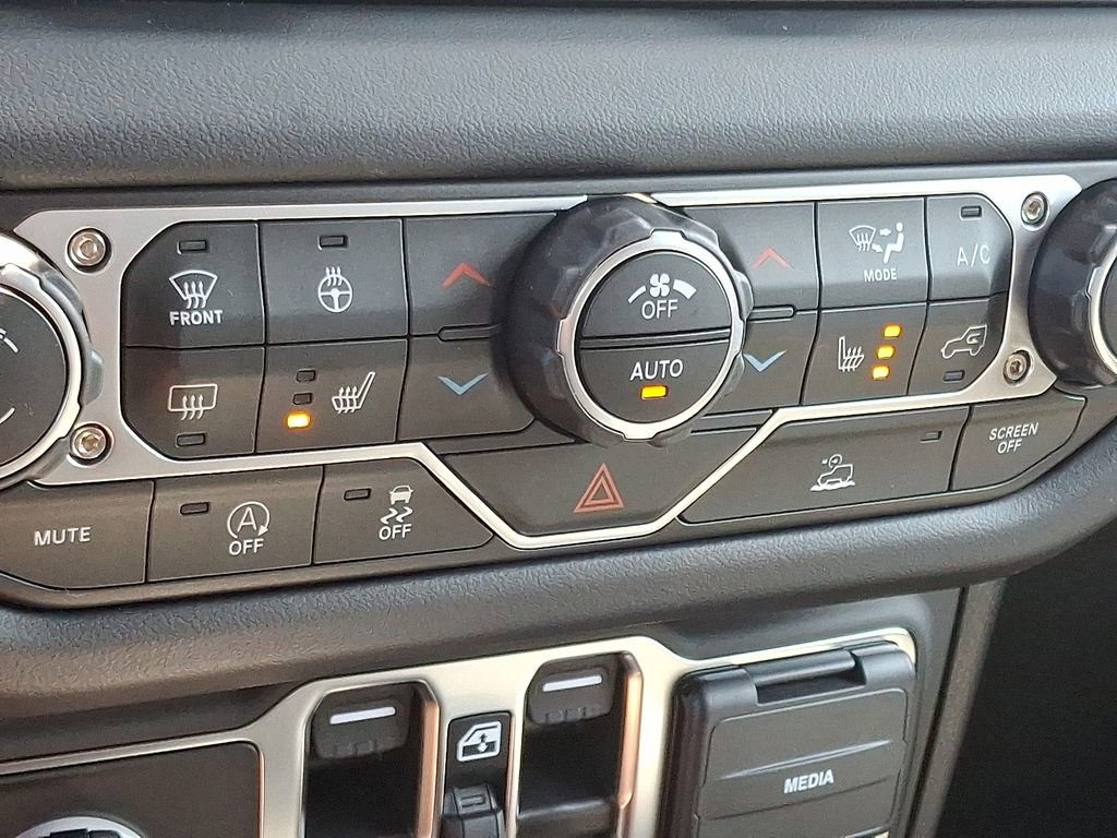 New 2025 Jeep Wrangler Sahara w/ Technology Group image 15