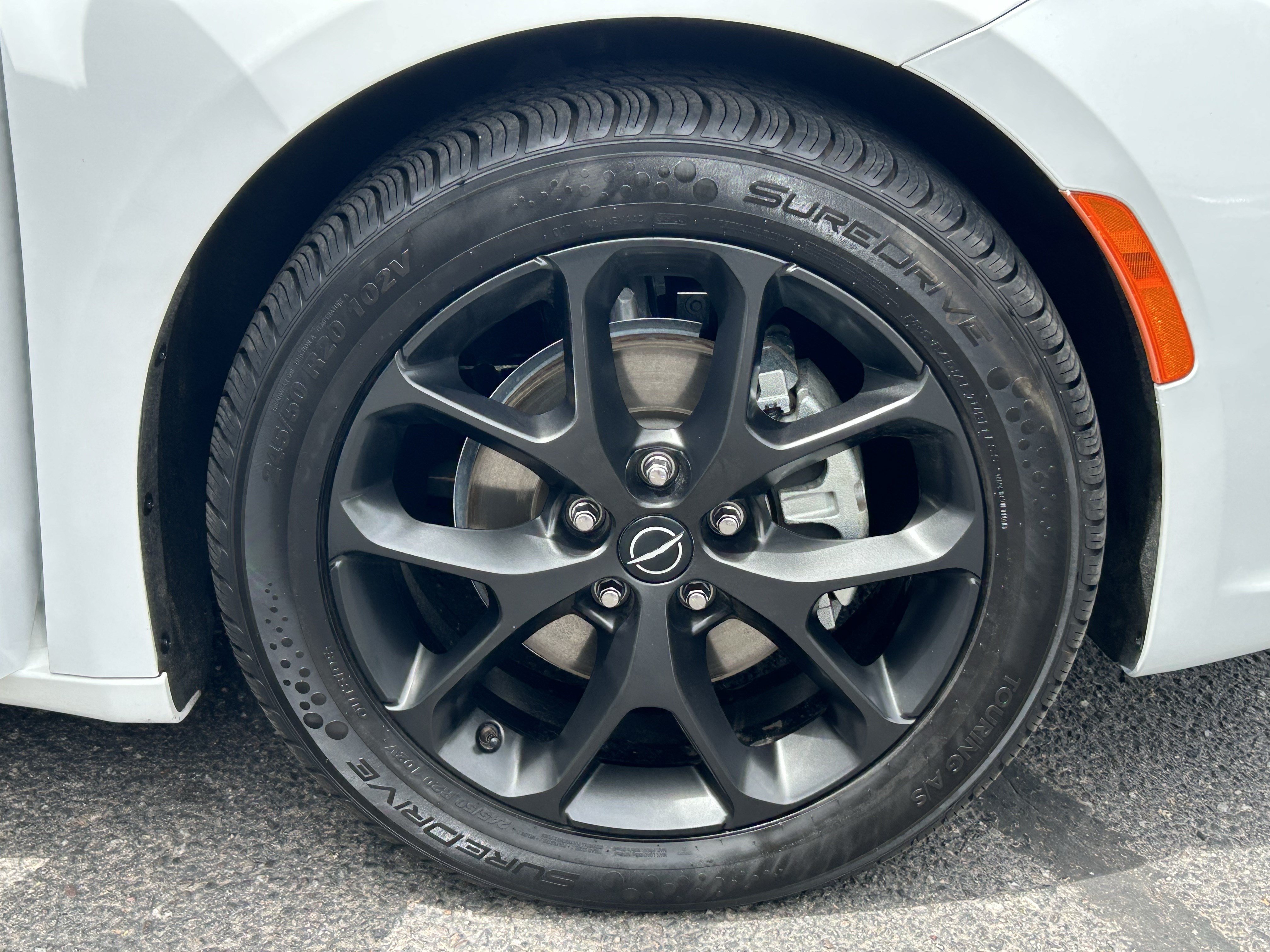 Used 2025 Chrysler Pacifica Limited FWD image 7