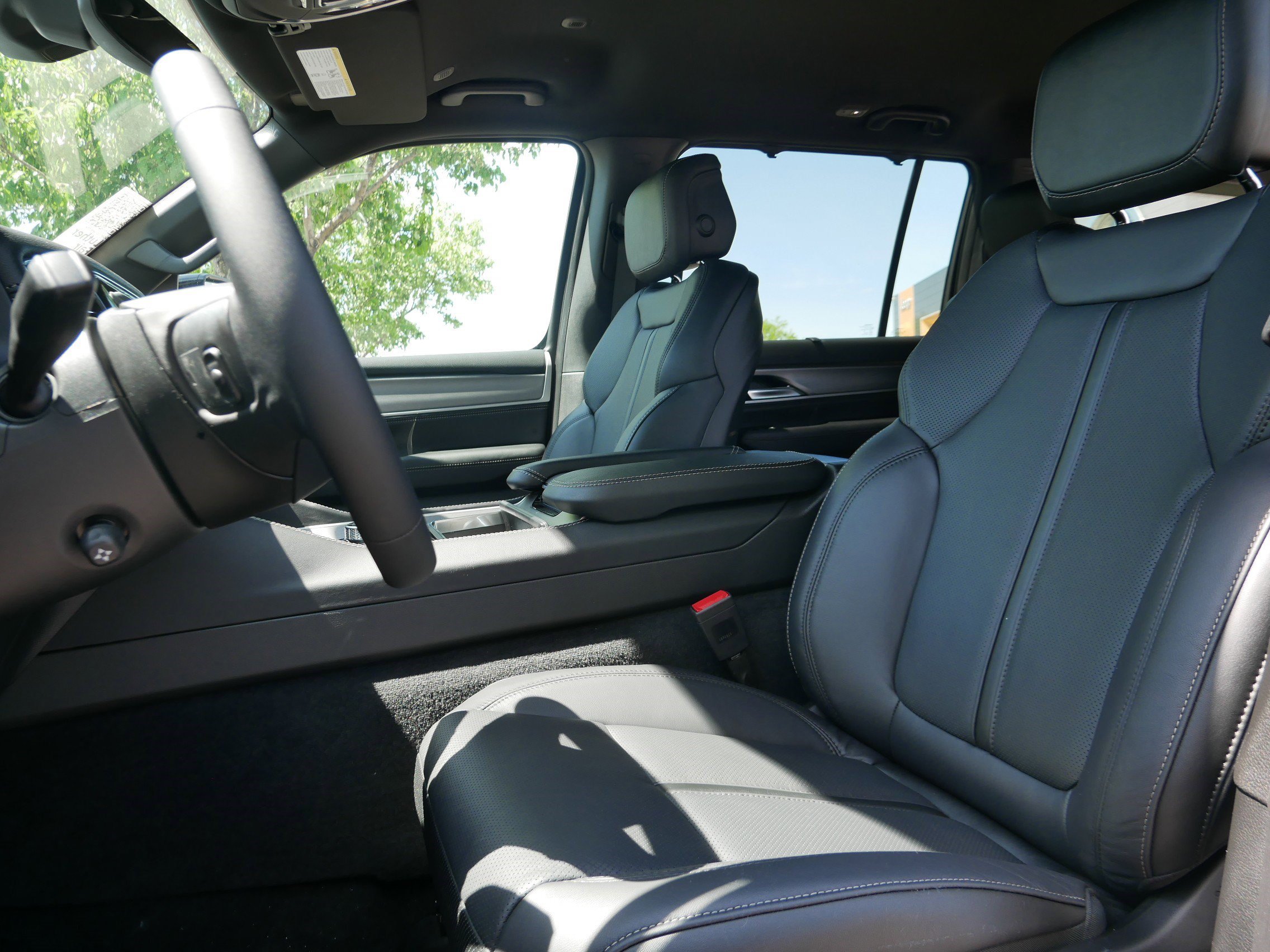 New 2026 Jeep Grand Wagoneer L Limited AWD/4WD image 9