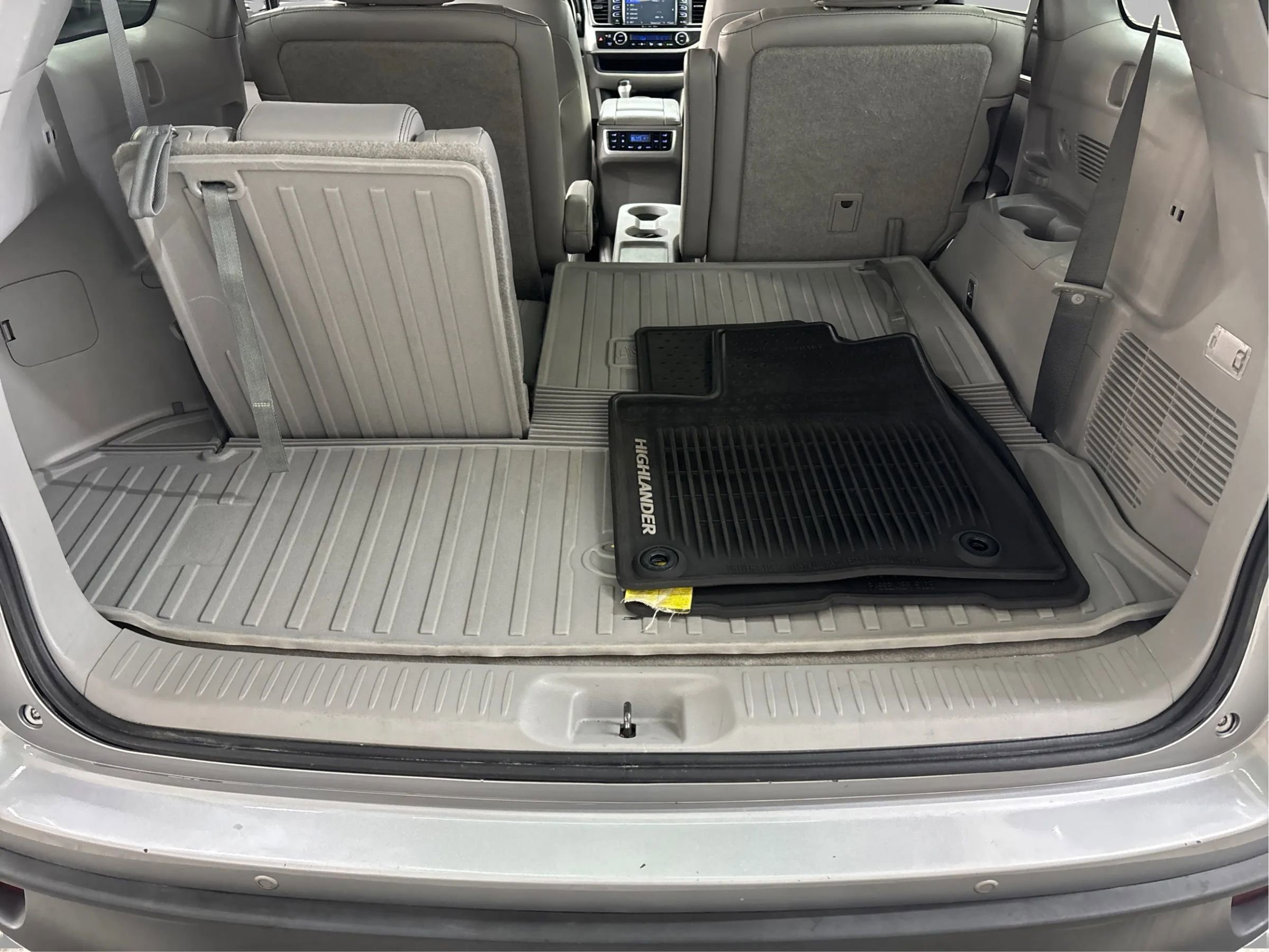 Used 2016 Toyota Highlander Limited image 16