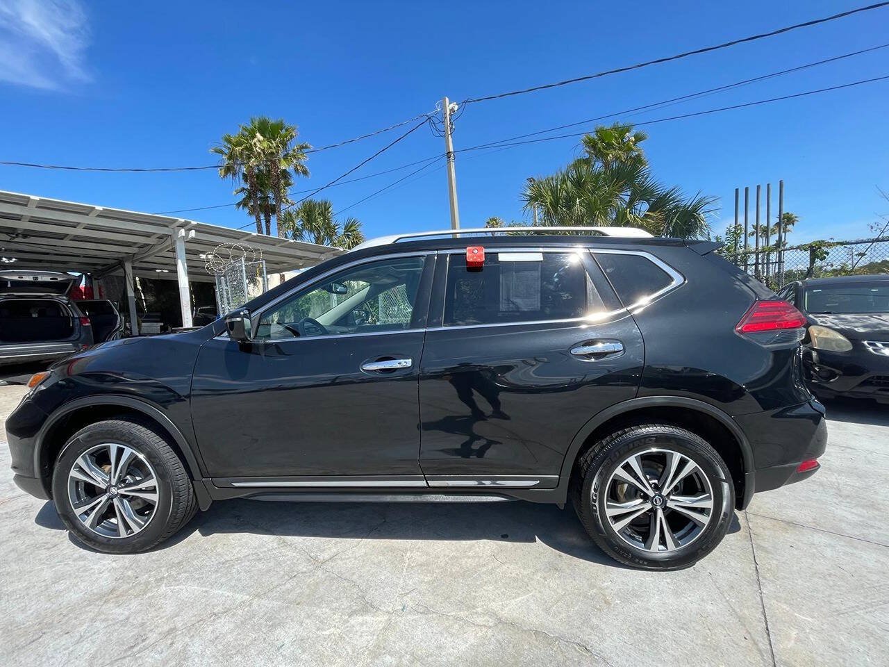 Used 2017 Nissan Rogue SL w/ SL Premium Package AWD/4WD image 5