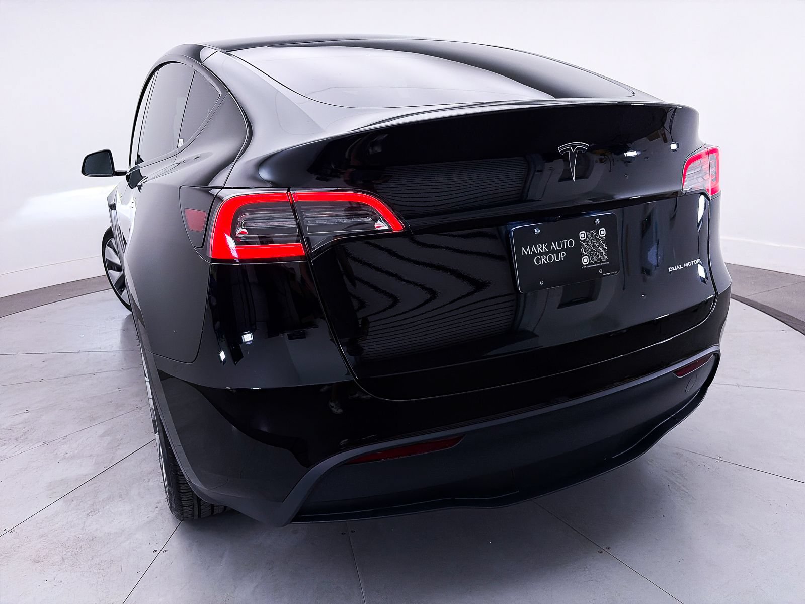 Used 2023 Tesla Model Y Long Range AWD/4WD image 9