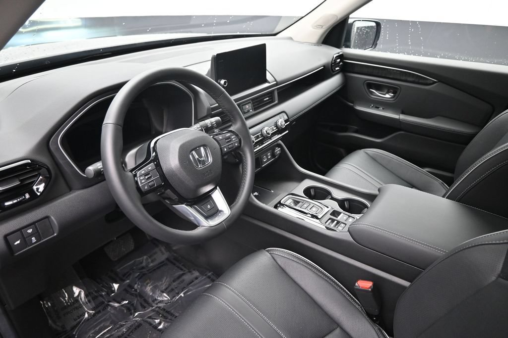 Used 2025 Honda Pilot Elite image 16