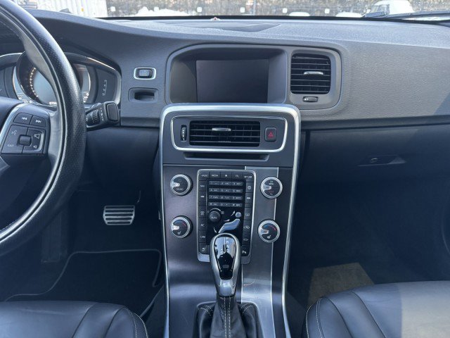 Used 2017 Volvo S60 T6 R-Design Platinum w/ Climate Package image 27