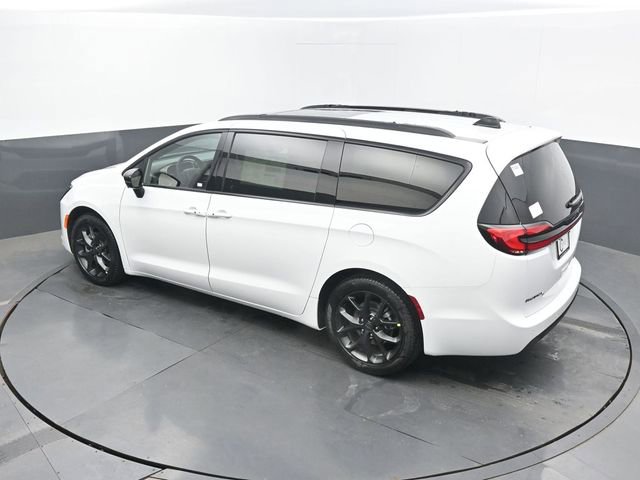 New 2027 Chrysler Pacifica Limited FWD image 46