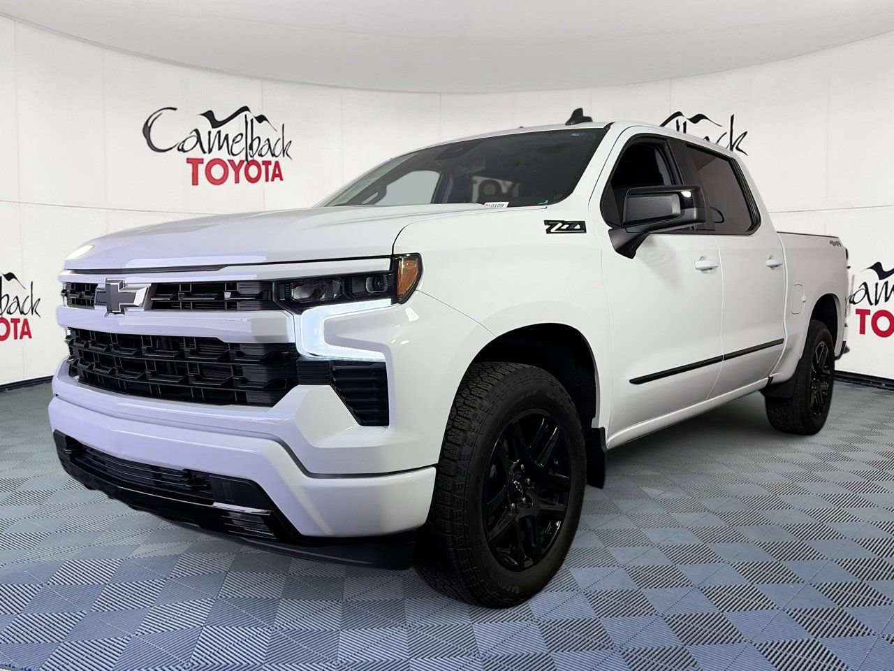 Used 2025 Chevrolet Silverado 1500 RST w/ Dark Appearance Package AWD/4WD image 4
