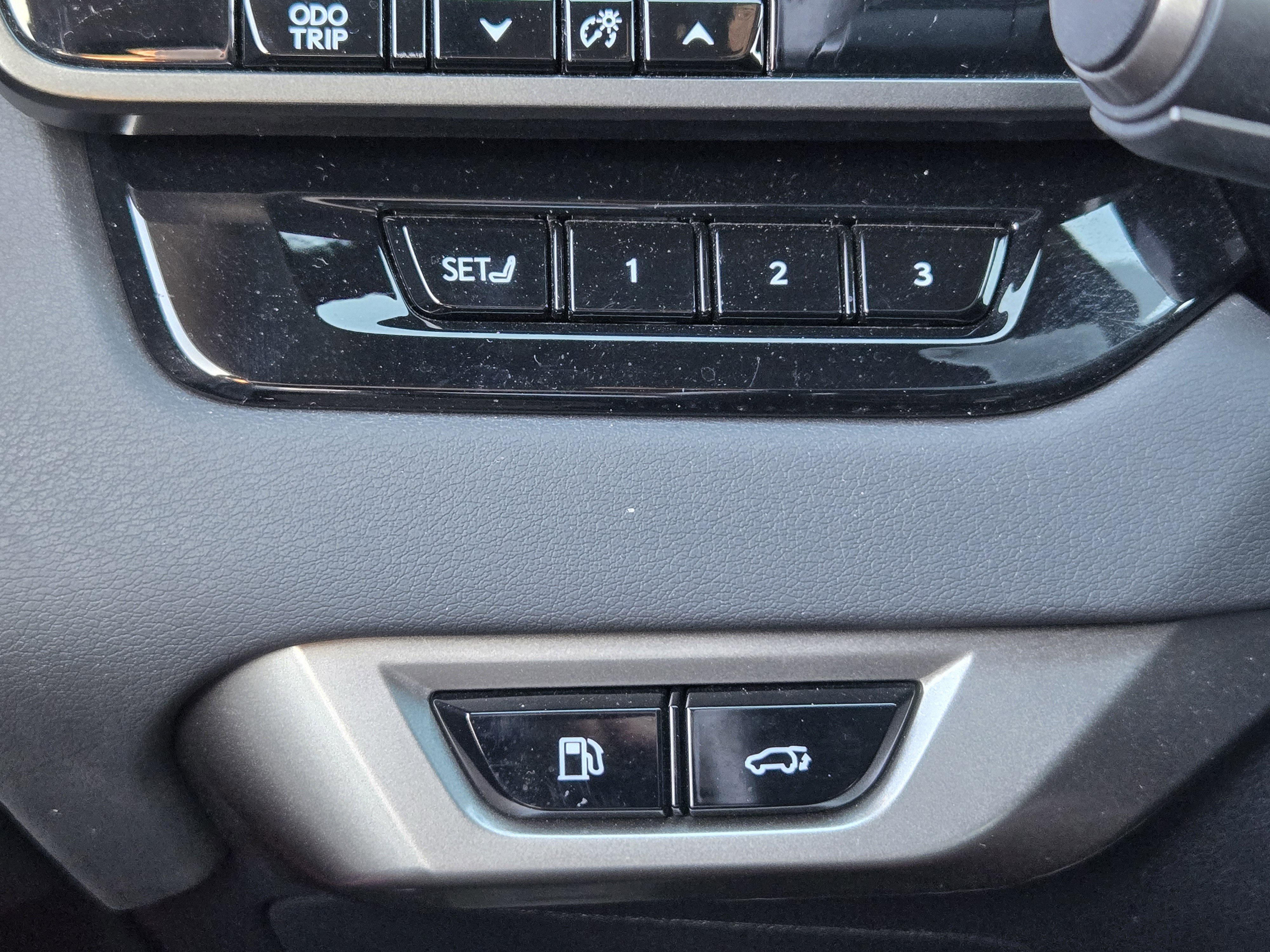 Used 2023 Lexus RX 500h F Sport image 29