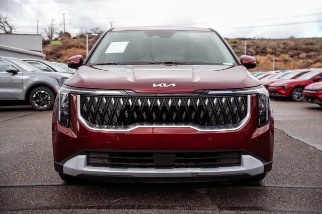 Used 2025 Kia Carnival LXS image 2