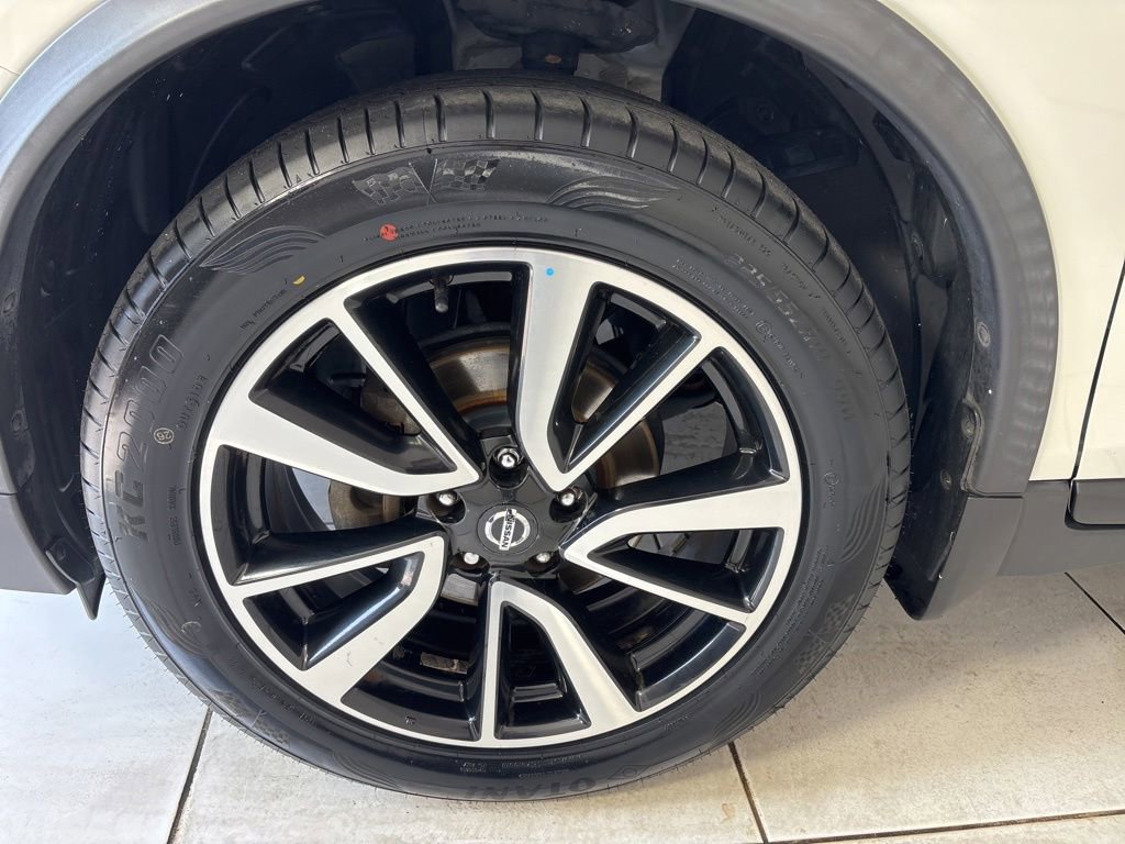 Used 2018 Nissan Rogue SL w/ Premium Package FWD image 11