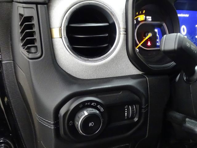 Used 2024 Jeep Wrangler Sahara image 18