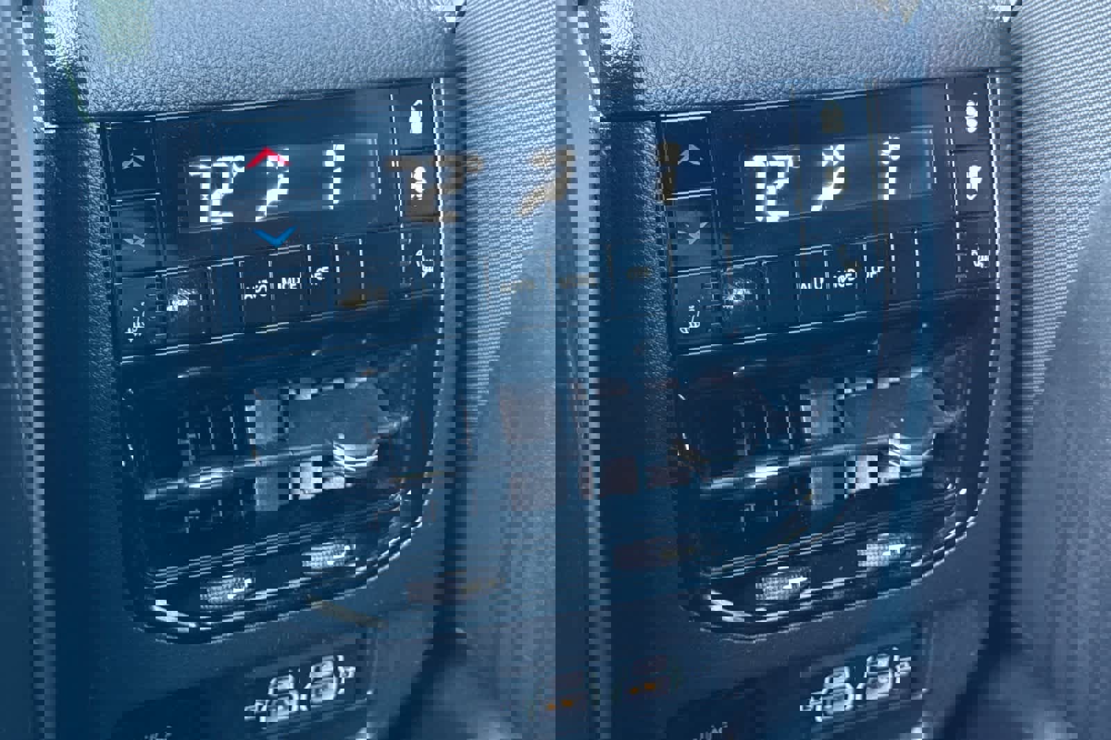 Used 2024 Jeep Grand Cherokee L Limited w/ Luxury Tech Group II image 15