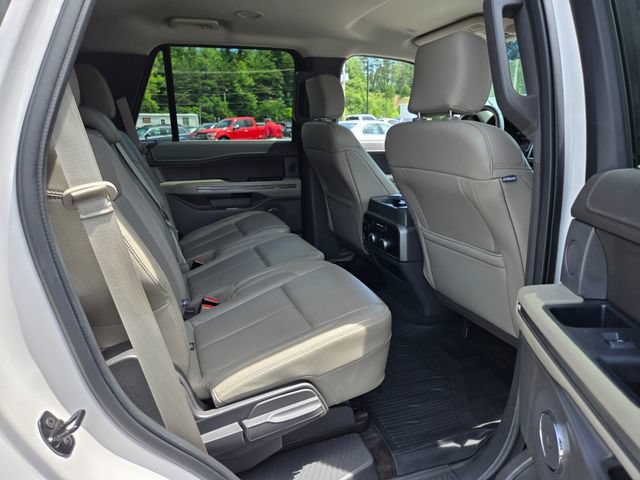 Used 2018 Ford Expedition XLT w/ Equipment Group 201A AWD/4WD image 17