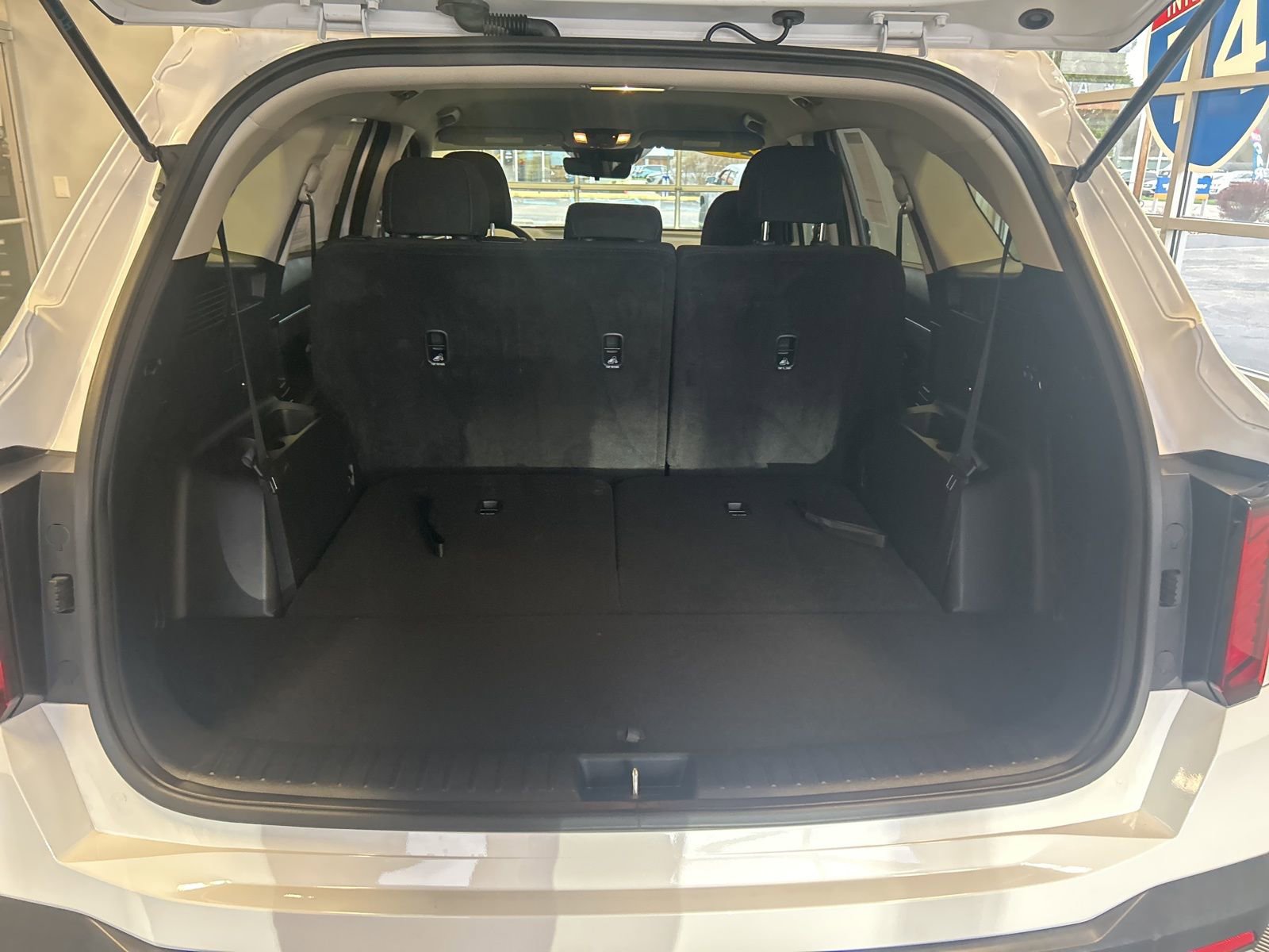 Used 2025 Kia Sorento LX image 11